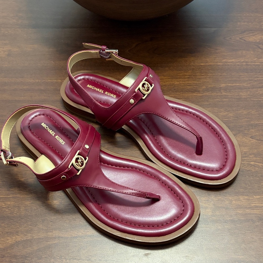 Michael Kors Mandy Leather T-Strap Sandal woman’s size 6.5